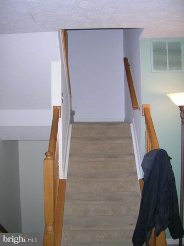 4 E SHETLAND CT, Newark, DE 19711