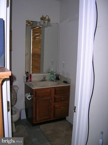 4 E SHETLAND CT, Newark, DE 19711