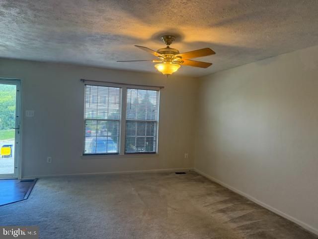 4 E SHETLAND CT, Newark, DE 19711