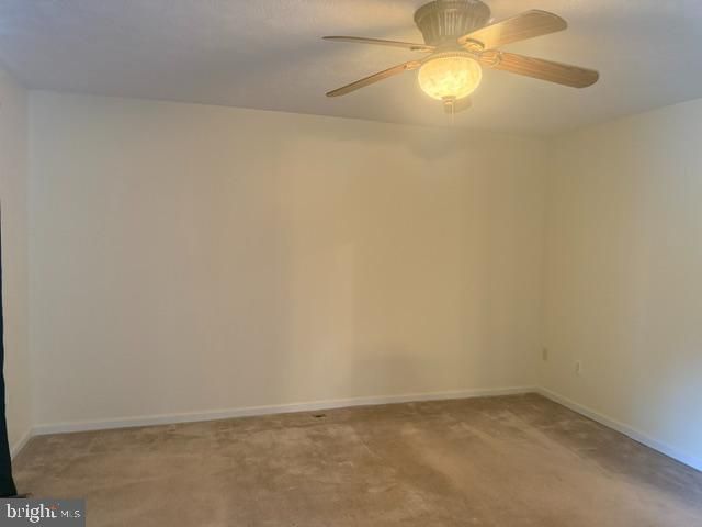 4 E SHETLAND CT, Newark, DE 19711