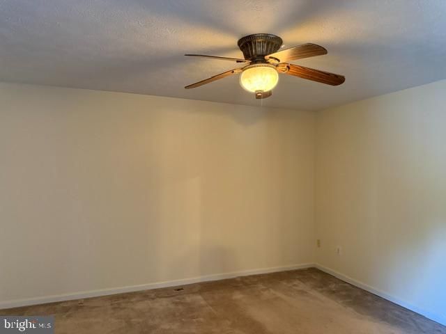 4 E SHETLAND CT, Newark, DE 19711