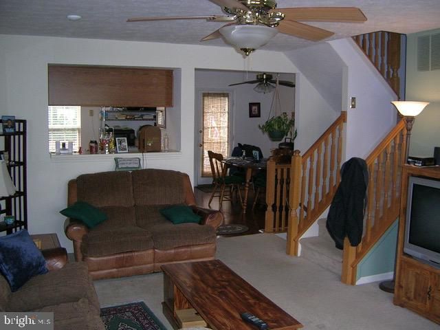4 E SHETLAND CT, Newark, DE 19711