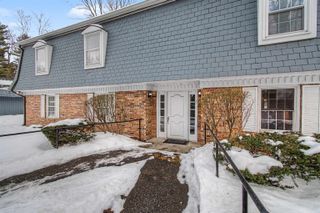 125 Kennedy Dr Apt 10, South Burlington, VT 05403