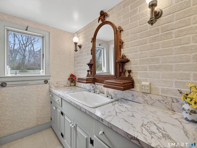 37 North Stonington Road, Stonington, CT 06378