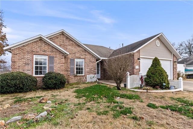 900 Churchill Court, Gentry, AR 72734