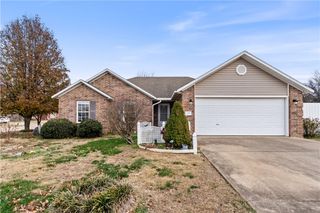 900 Churchill Court, Gentry, AR 72734