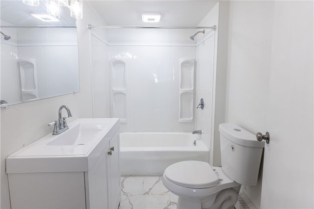 32 Sykes Street, Warwick, RI 02886