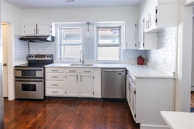 32 Sykes Street, Warwick, RI 02886