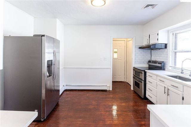 32 Sykes Street, Warwick, RI 02886