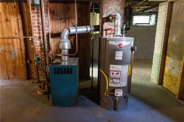 32 Sykes Street, Warwick, RI 02886