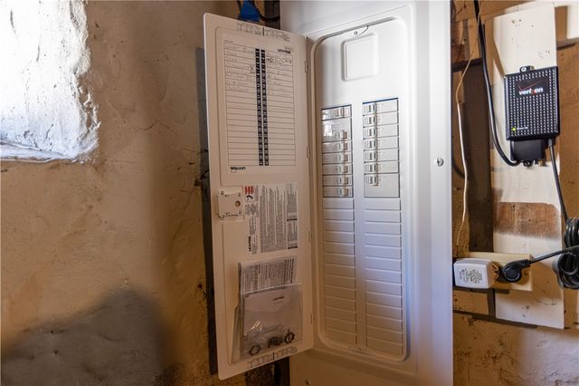 32 Sykes Street, Warwick, RI 02886