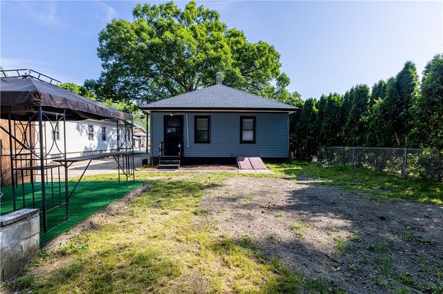 32 Sykes Street, Warwick, RI 02886