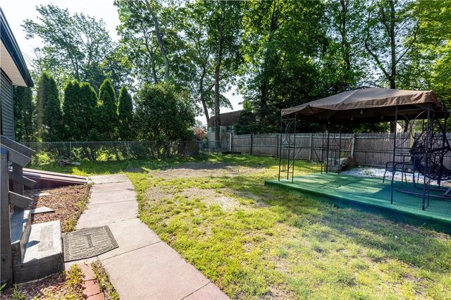 32 Sykes Street, Warwick, RI 02886