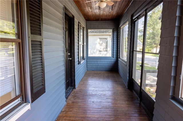 32 Sykes Street, Warwick, RI 02886