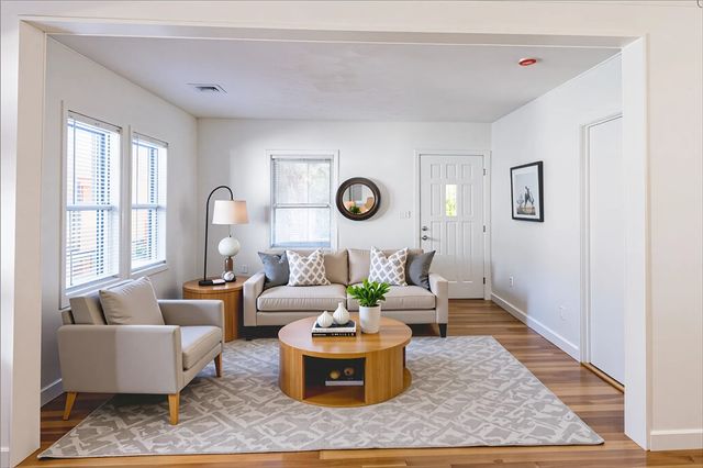 32 Sykes Street, Warwick, RI 02886