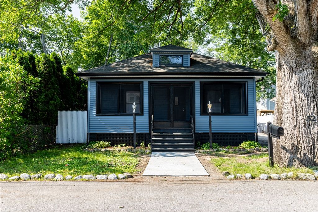 32 Sykes Street, Warwick, RI 02886