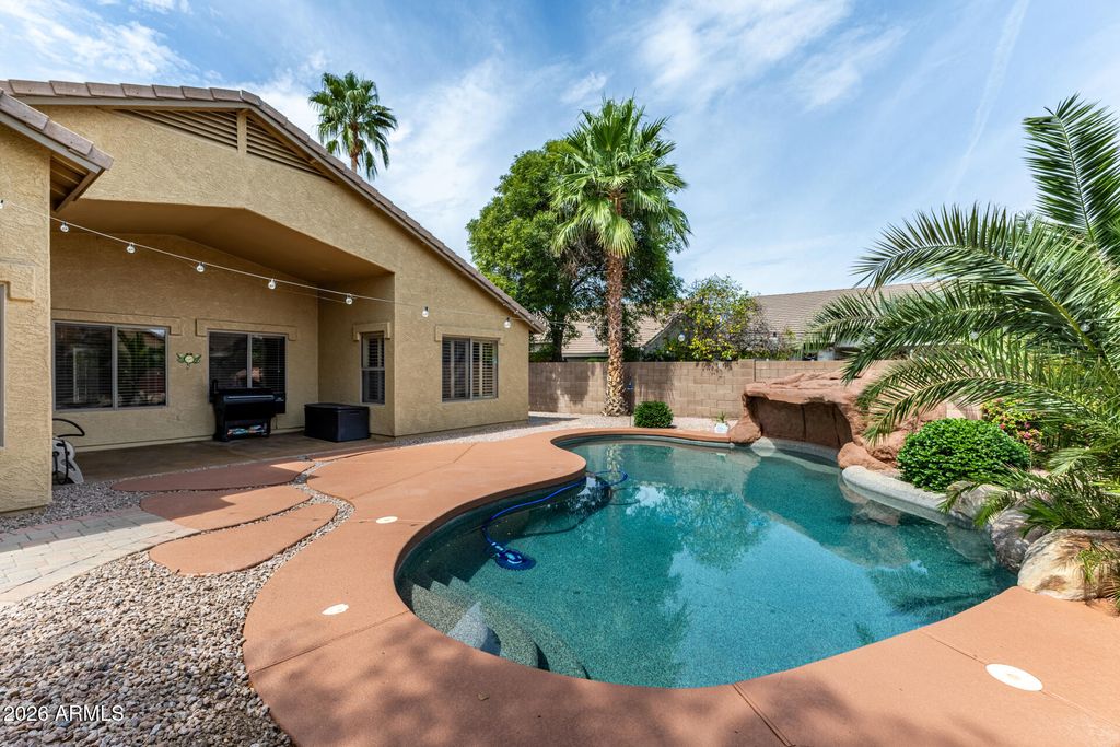 Image 39 of property listing at 1521 S VELERO Place, Chandler, AZ 85286