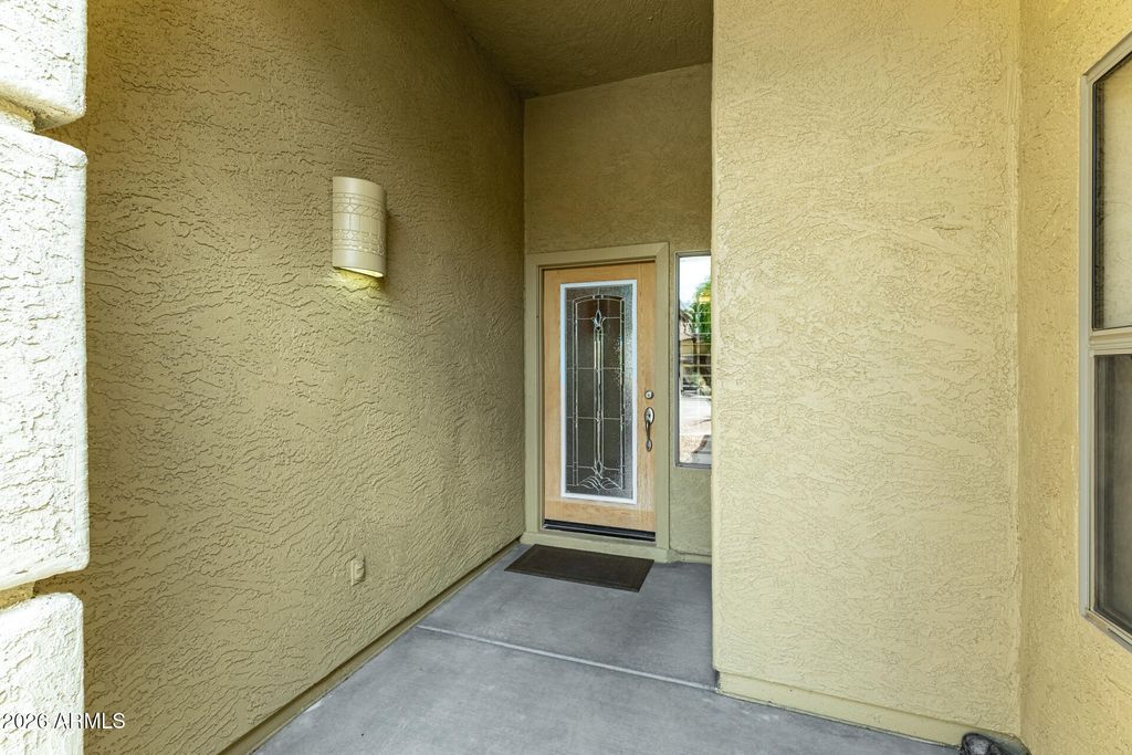 Image 8 of property listing at 1521 S VELERO Place, Chandler, AZ 85286