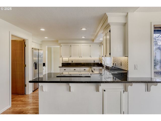 1811 Ne 56TH Ave, Hillsboro, OR 97124