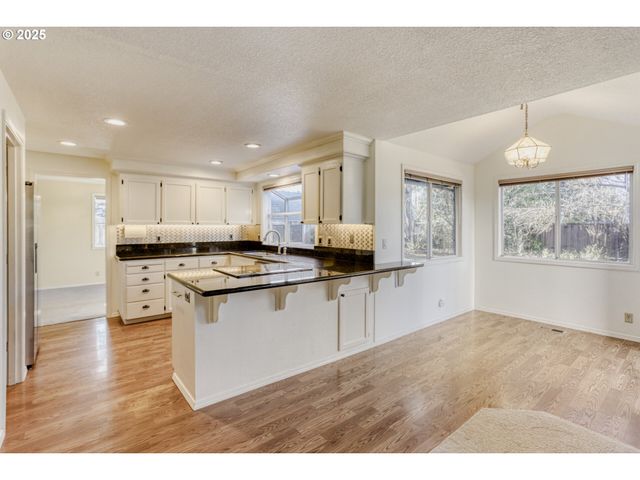 1811 Ne 56TH Ave, Hillsboro, OR 97124