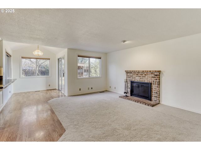 1811 Ne 56TH Ave, Hillsboro, OR 97124