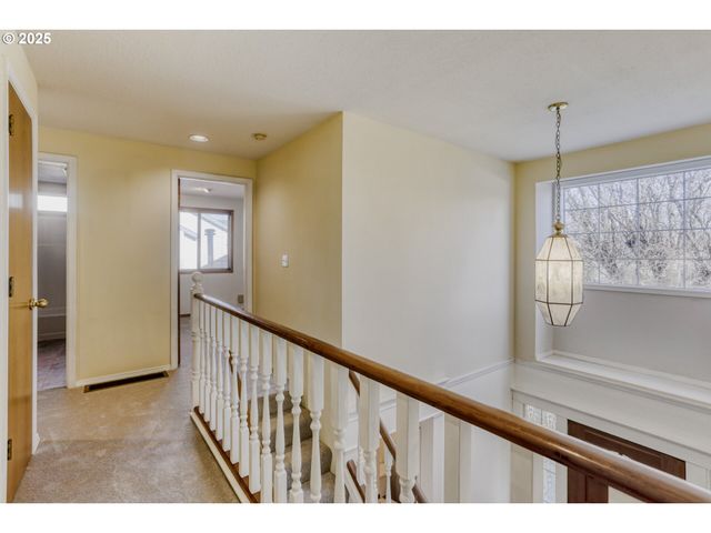 1811 Ne 56TH Ave, Hillsboro, OR 97124