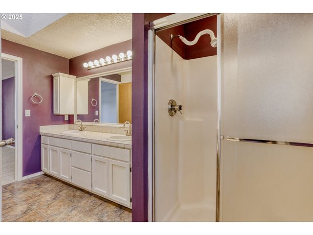 1811 Ne 56TH Ave, Hillsboro, OR 97124