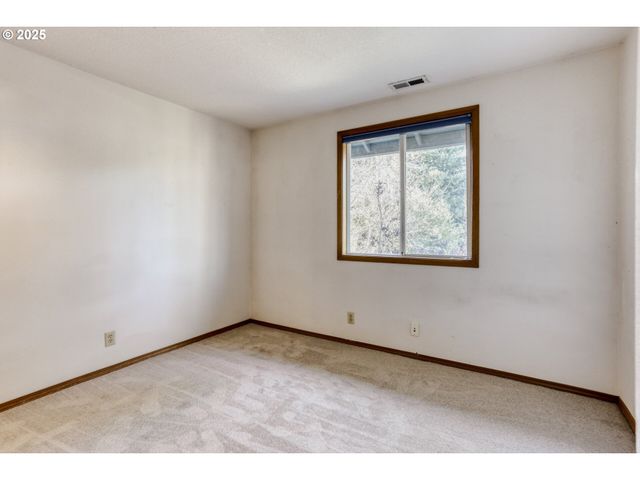 1811 Ne 56TH Ave, Hillsboro, OR 97124