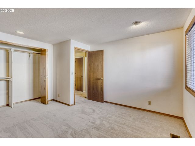 1811 Ne 56TH Ave, Hillsboro, OR 97124