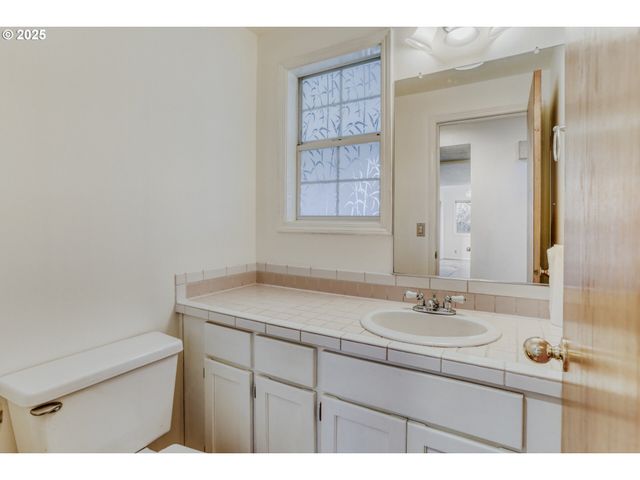 1811 Ne 56TH Ave, Hillsboro, OR 97124