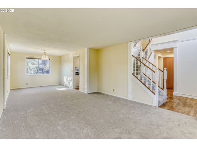 1811 Ne 56TH Ave, Hillsboro, OR 97124