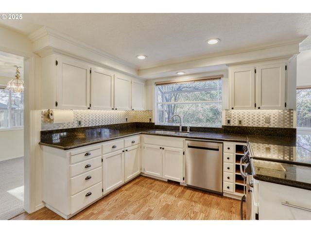 1811 Ne 56TH Ave, Hillsboro, OR 97124