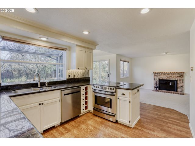 1811 Ne 56TH Ave, Hillsboro, OR 97124