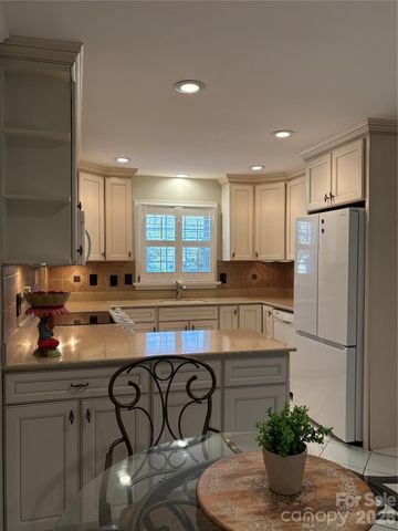 2800 Spring Valley Road, Charlotte, NC 28210