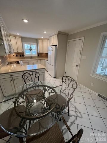 2800 Spring Valley Road, Charlotte, NC 28210