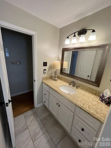 2800 Spring Valley Road, Charlotte, NC 28210