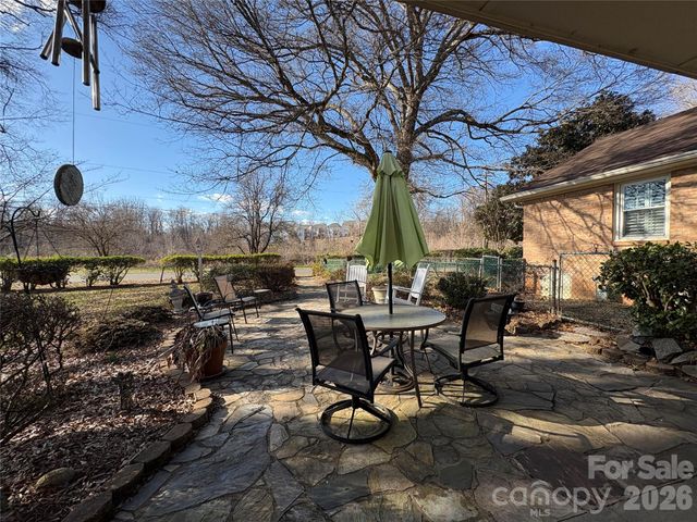 2800 Spring Valley Road, Charlotte, NC 28210