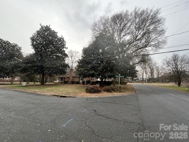 2800 Spring Valley Road, Charlotte, NC 28210
