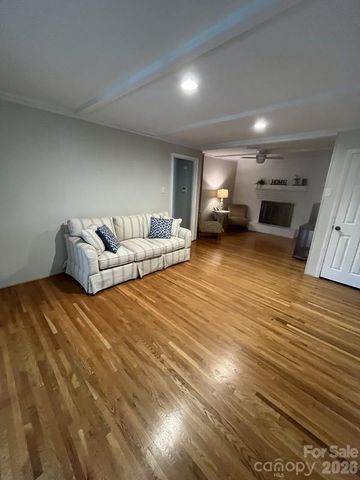 2800 Spring Valley Road, Charlotte, NC 28210