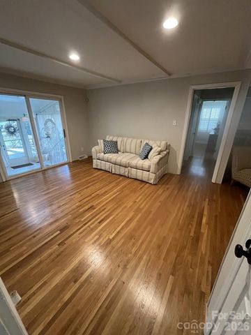 2800 Spring Valley Road, Charlotte, NC 28210