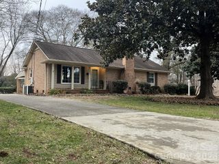 2800 Spring Valley Road, Charlotte, NC 28210