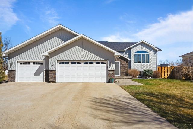 809 15th AVE SE, Minot, ND 58701