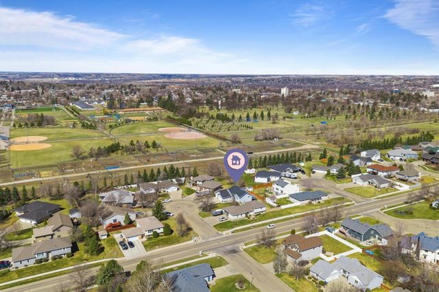 809 15th AVE SE, Minot, ND 58701