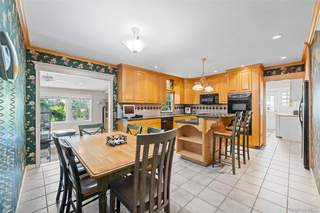 67 Raymond Place, Hewlett, NY 11557