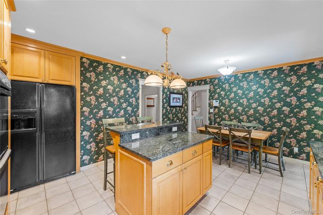 67 Raymond Place, Hewlett, NY 11557
