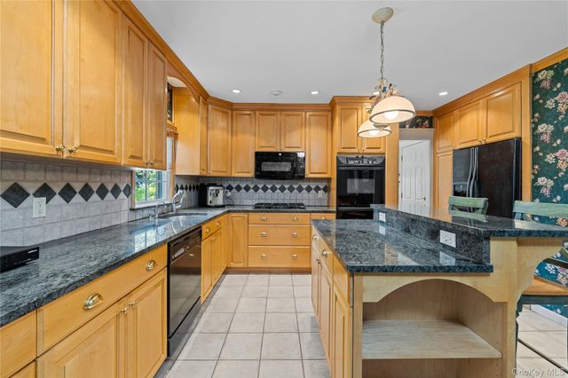 67 Raymond Place, Hewlett, NY 11557
