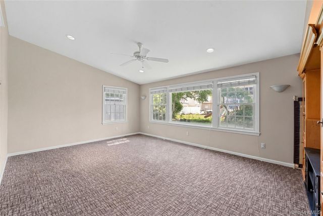 67 Raymond Place, Hewlett, NY 11557