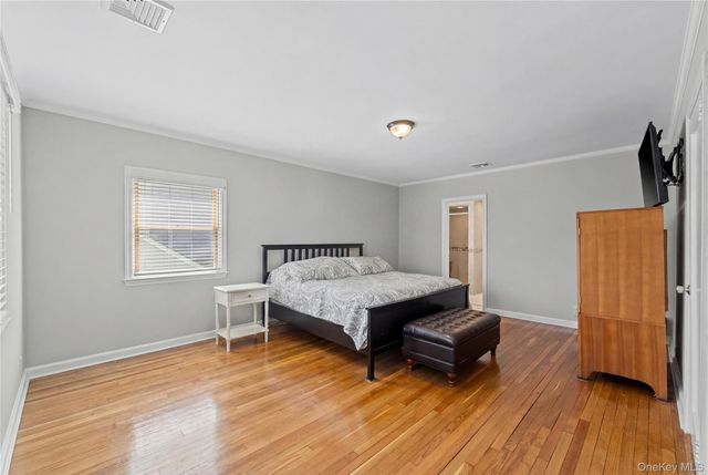 67 Raymond Place, Hewlett, NY 11557