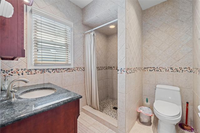 67 Raymond Place, Hewlett, NY 11557