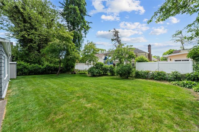 67 Raymond Place, Hewlett, NY 11557